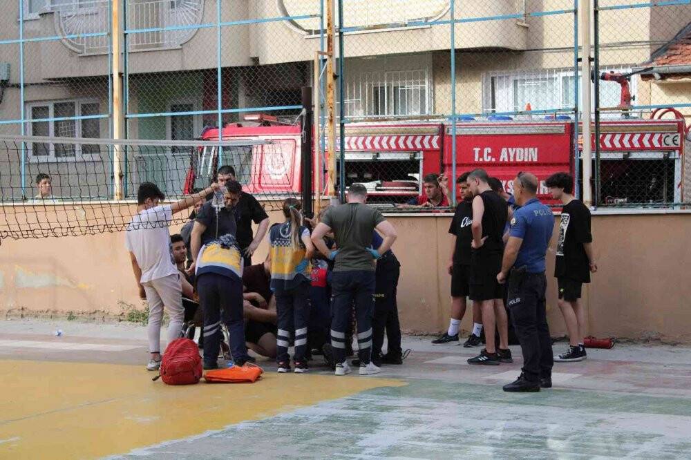 Öfkesine yenildi, ayağı demire saplandı