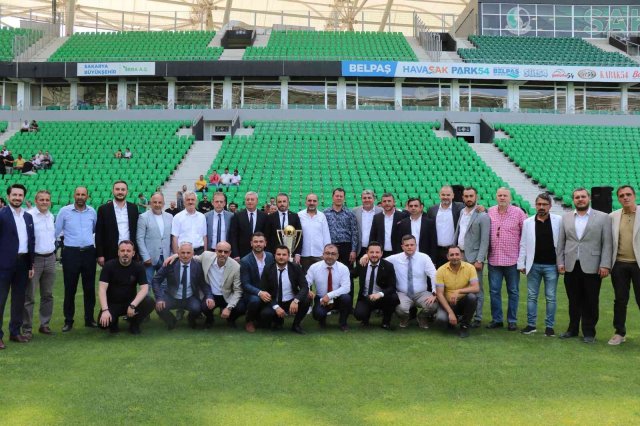 Sakaryaspor’da tek aday olan Cumhur Genç, yeniden başkan seçildi