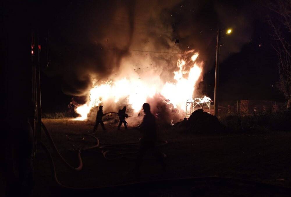 Kereste fabrikasının ahşap kulübesi alev alev yandı