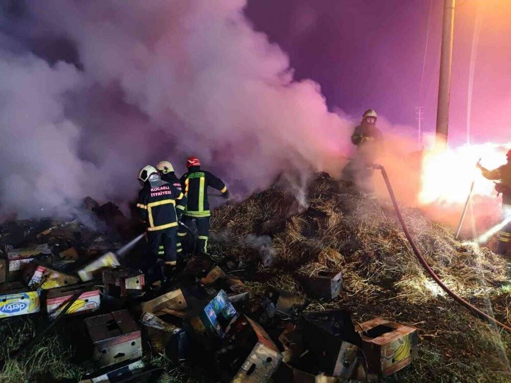 Kereste fabrikasının ahşap kulübesi alev alev yandı