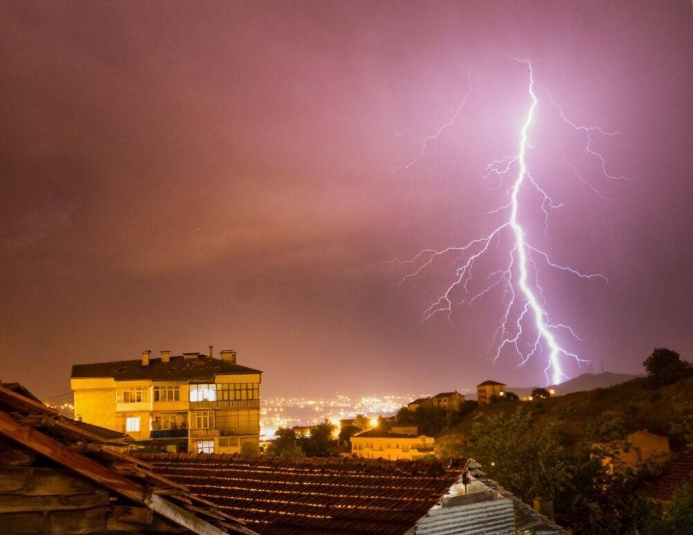 Yıldırım ve şimşekler görsel şölen sundu