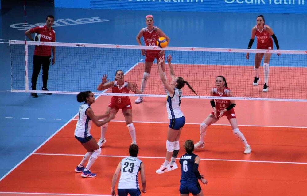 İtalya'yı 3-0'la geçtiler