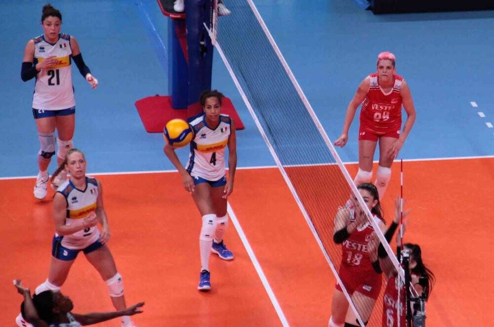 İtalya'yı 3-0'la geçtiler