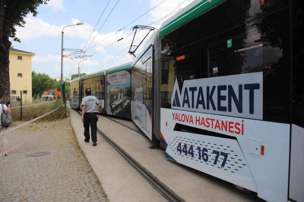 Kocaeli'de tramvaylar çarpıştı