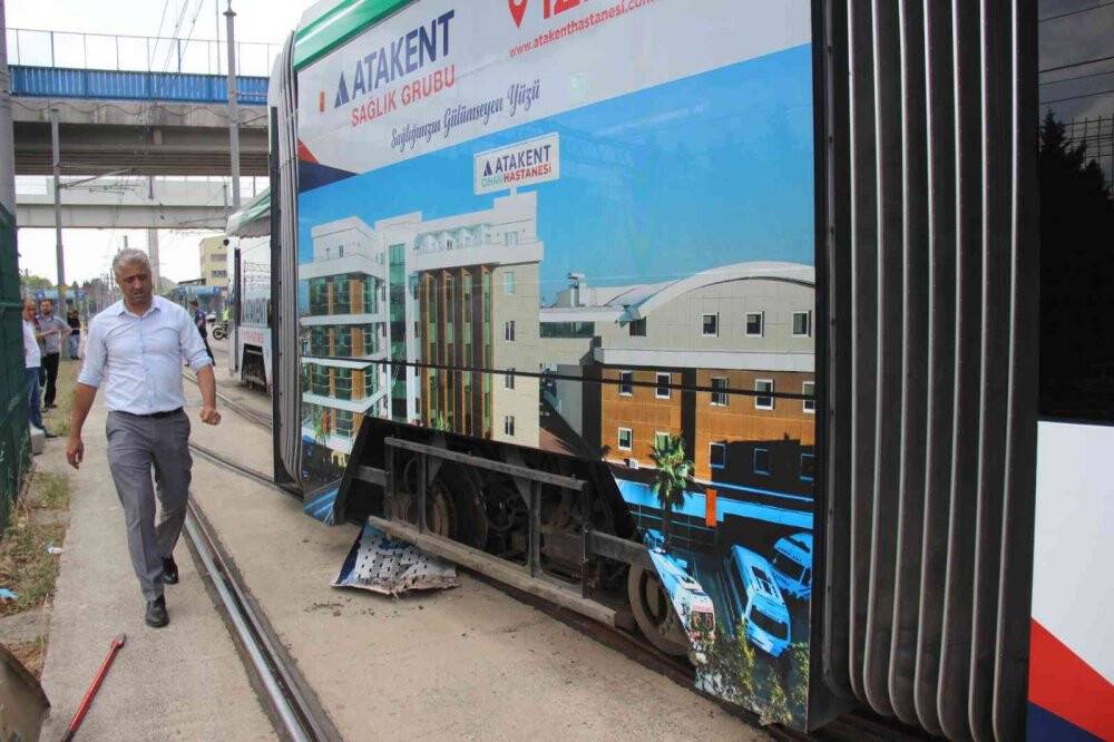 Kocaeli'de tramvaylar çarpıştı