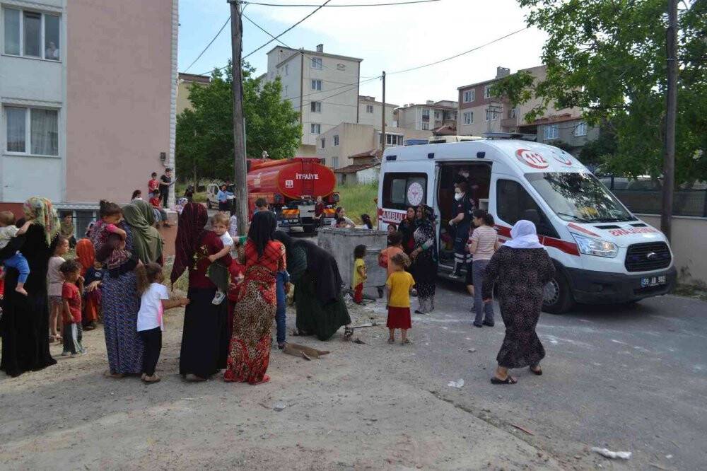 Yabancı uyruklu ailenin evi alev topuna döndü