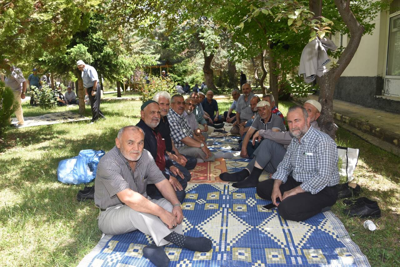 aa-20220601-28037551-28037546-karatay-belediyesi-emekli-konagi-sakinleri-piknik-programinda-bir-araya-geldi.jpg