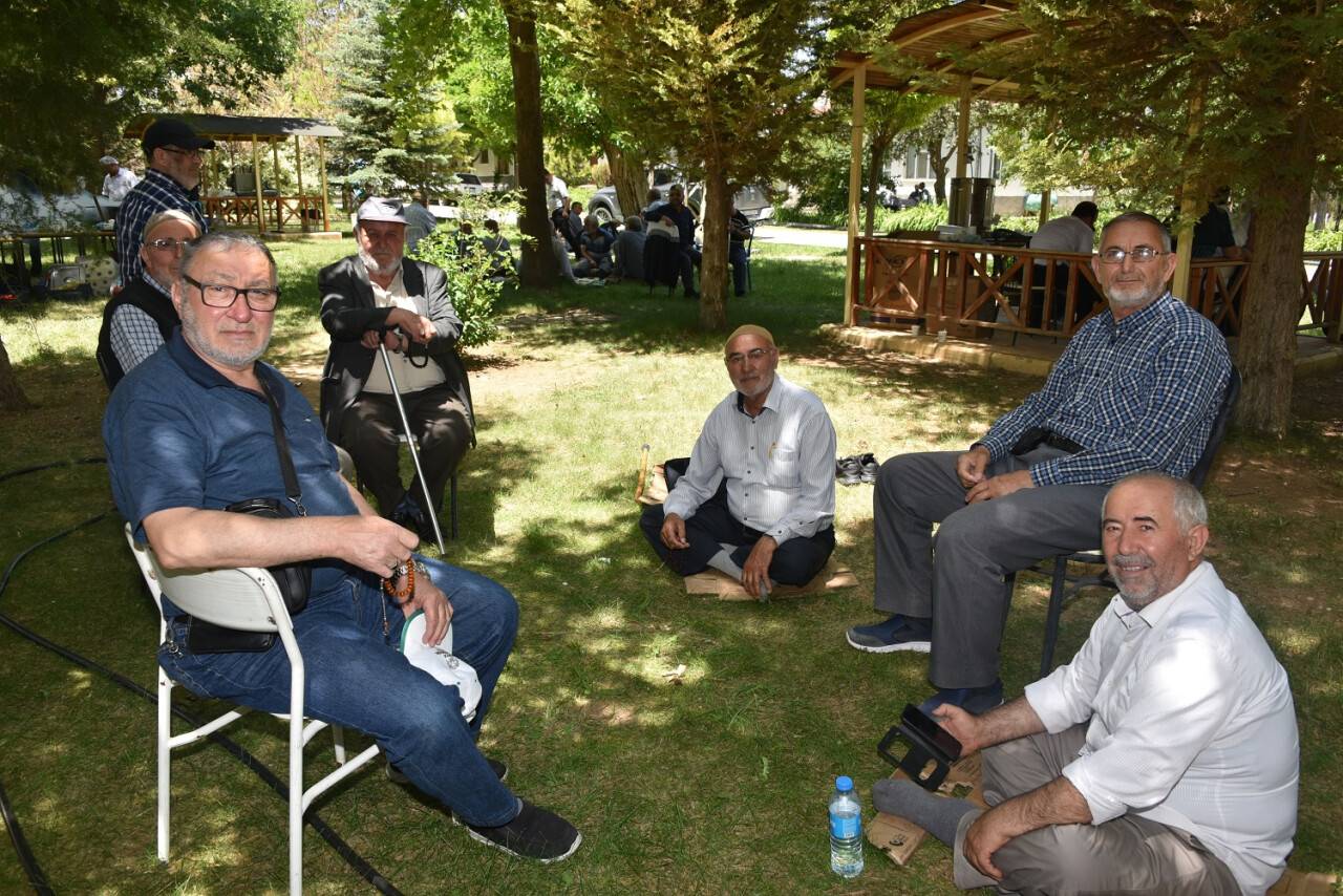 aa-20220601-28037551-28037548-karatay-belediyesi-emekli-konagi-sakinleri-piknik-programinda-bir-araya-geldi.jpg