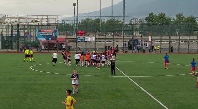 Düzce Kadın Futbol takımı 2. Lig’e yükseldi