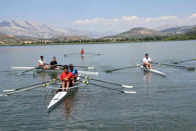 Kürek Milli Takımı Adıyaman’da kamp yapıyor