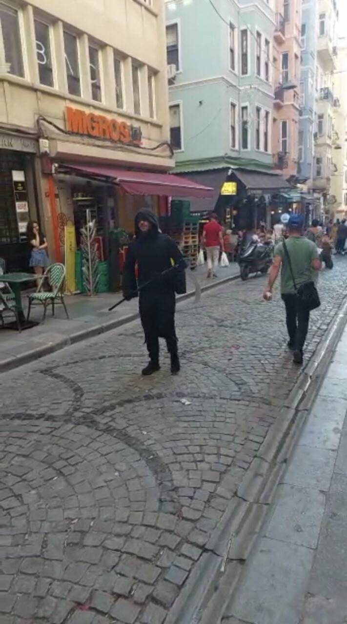 Galata’daki dehşette yeni gelişme: Kendini yakan genç hayatını kaybetti