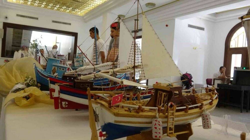 Minyatür gemiler görenleri şaşkına çevirdi