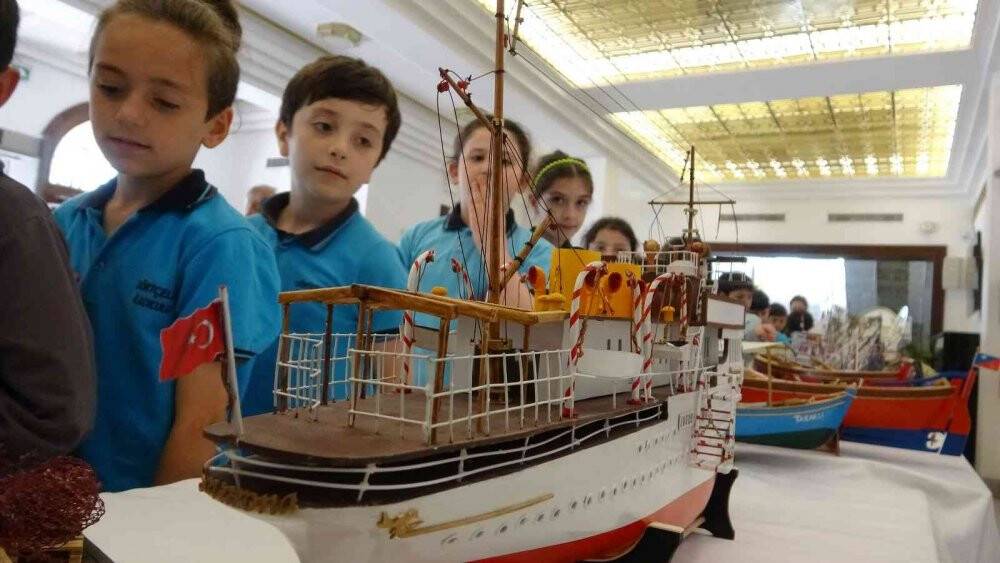 Minyatür gemiler görenleri şaşkına çevirdi
