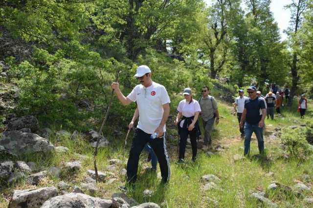 Selendi’nin zirvesine gençlik ve doğa yürüyüşü yapıldı