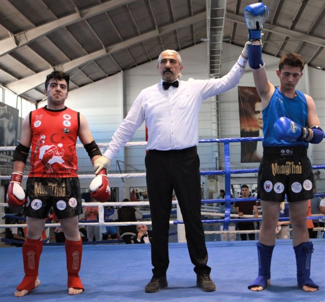 Yenimahalleli muay thai sporcuları madalyaları topladı