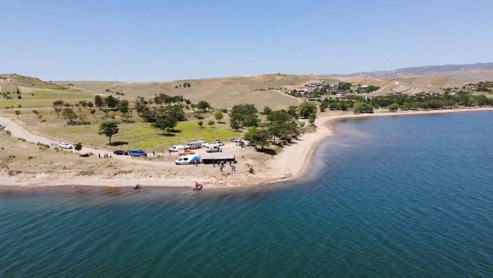 Baraj gölünde kaybolan genci arama çalışması sürüyor