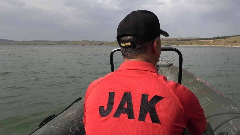 Baraj gölünde kaybolan genci arama çalışması sürüyor