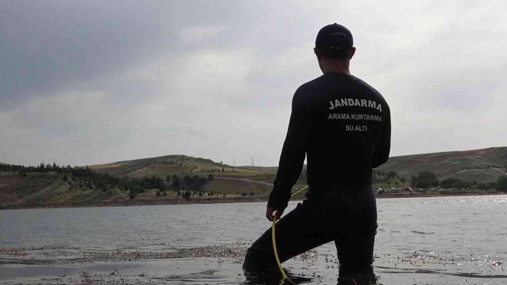 Baraj gölünde kaybolan genci arama çalışması sürüyor