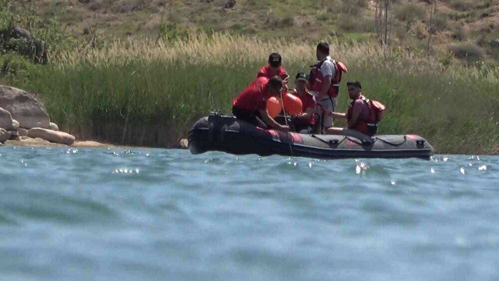Baraj gölünde kaybolan genci arama çalışması sürüyor