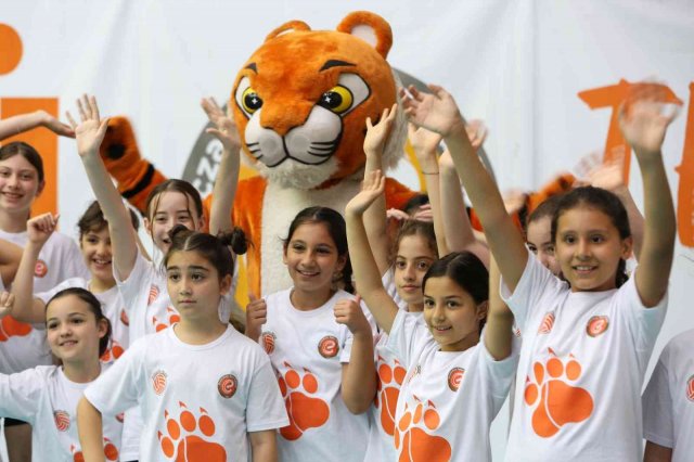 Eczacıbaşı Ayazağa Spor Okulu, Mini Tigers Voleybol Şenliği düzenledi