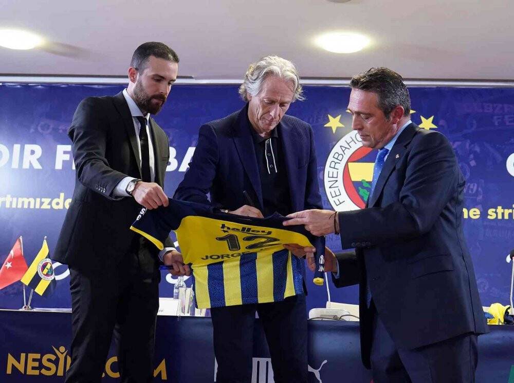 Fenerbahçe’de Jorge Jesus için imza töreni düzenlendi