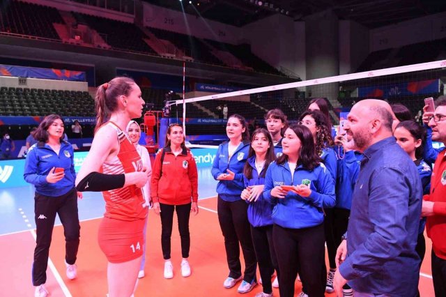 Başkan Davulcu, Amasyalı voleybolculara verdiği sözü tuttu