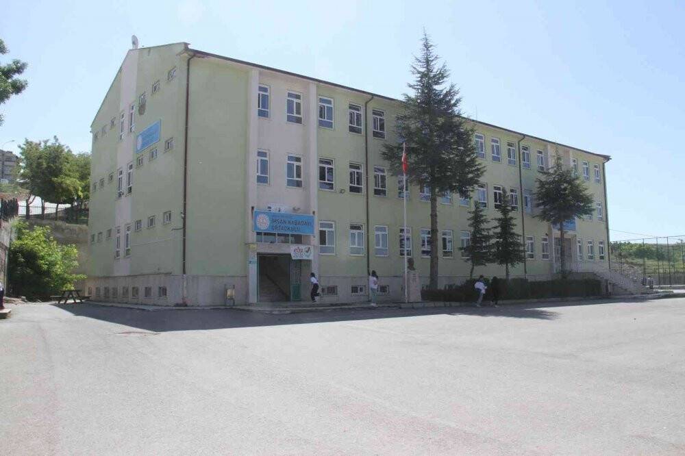 Konya'da nefes borusuna şeker kaçan öğrenciyi öğretmeni kurtardı