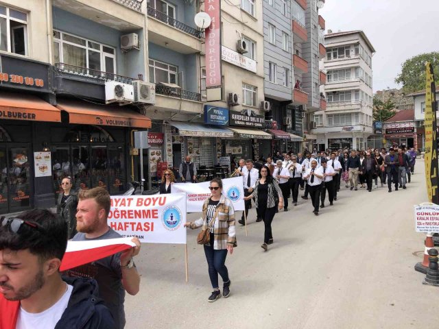 Hayat Boyu Öğrenme Haftası yürüyüşü