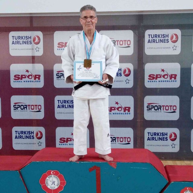 Judo tutkusu ve çalışma azmiyle 56 yaşında Türkiye şampiyonu oldu