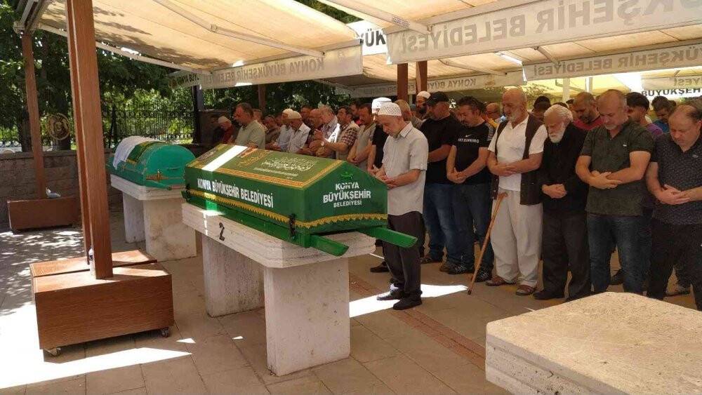 Galata Kulesi Meydanı’nda kendini yakan genç toprağa verildi