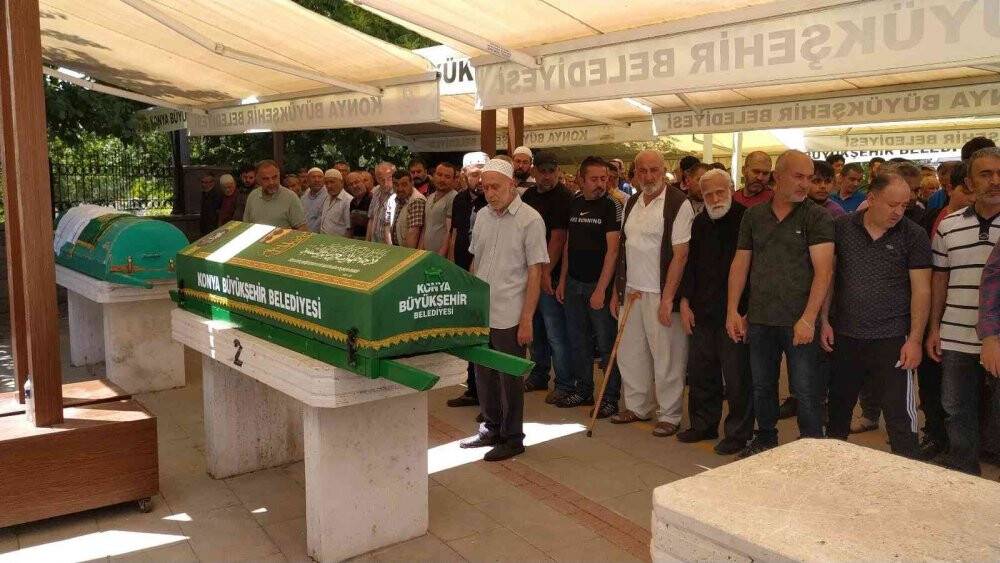 Galata Kulesi Meydanı’nda kendini yakan genç toprağa verildi