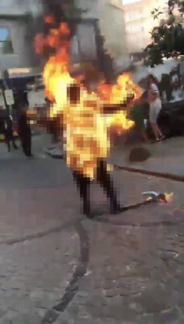 Galata Kulesi Meydanı’nda kendini yakan genç toprağa verildi