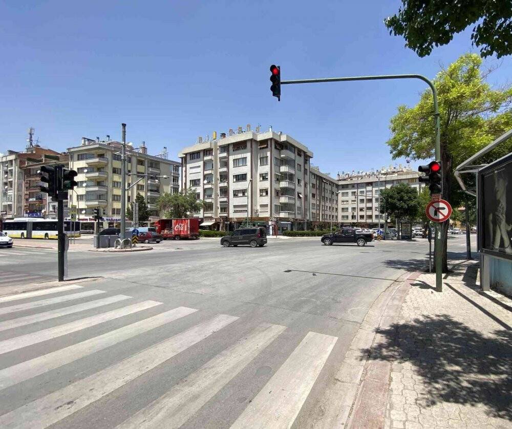 Kırmızı ışık ihlaliyle gelen kaza kamerada