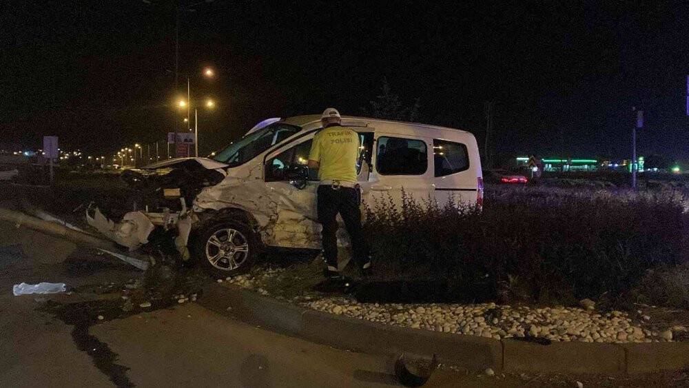 Sivas’ta trafik kazası:1’i ağır 5 yaralı