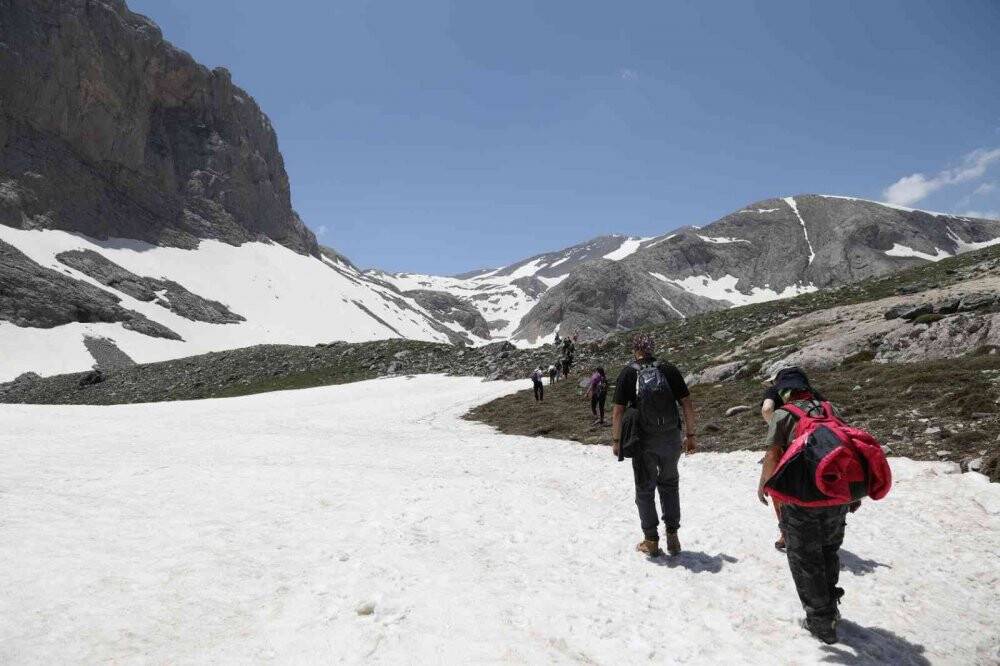 Yaz ayında kış manzarası