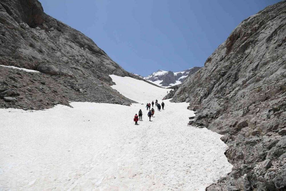 Yaz ayında kış manzarası