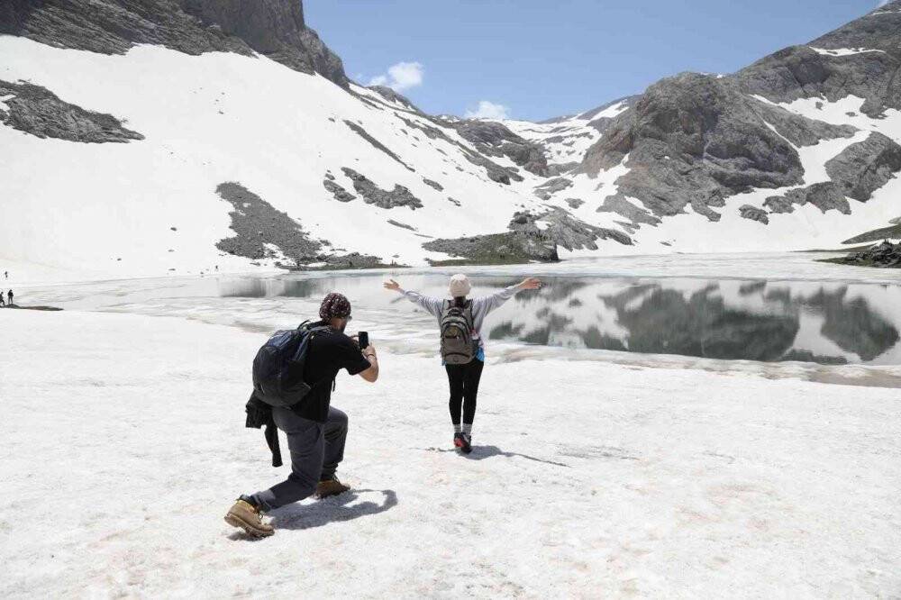 Yaz ayında kış manzarası