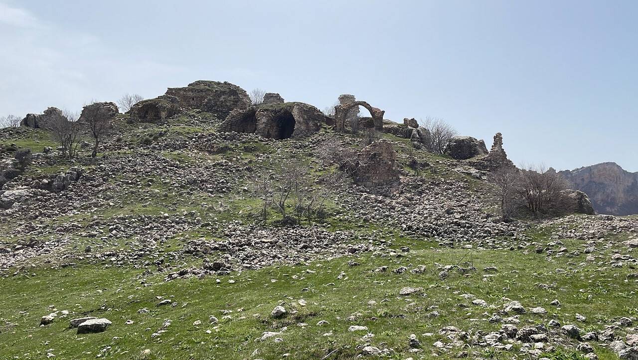 aa-20220606-28084146-28084142-gerger-kalesinin-restorasyonu-icin-ilk-adim-atildi.jpg