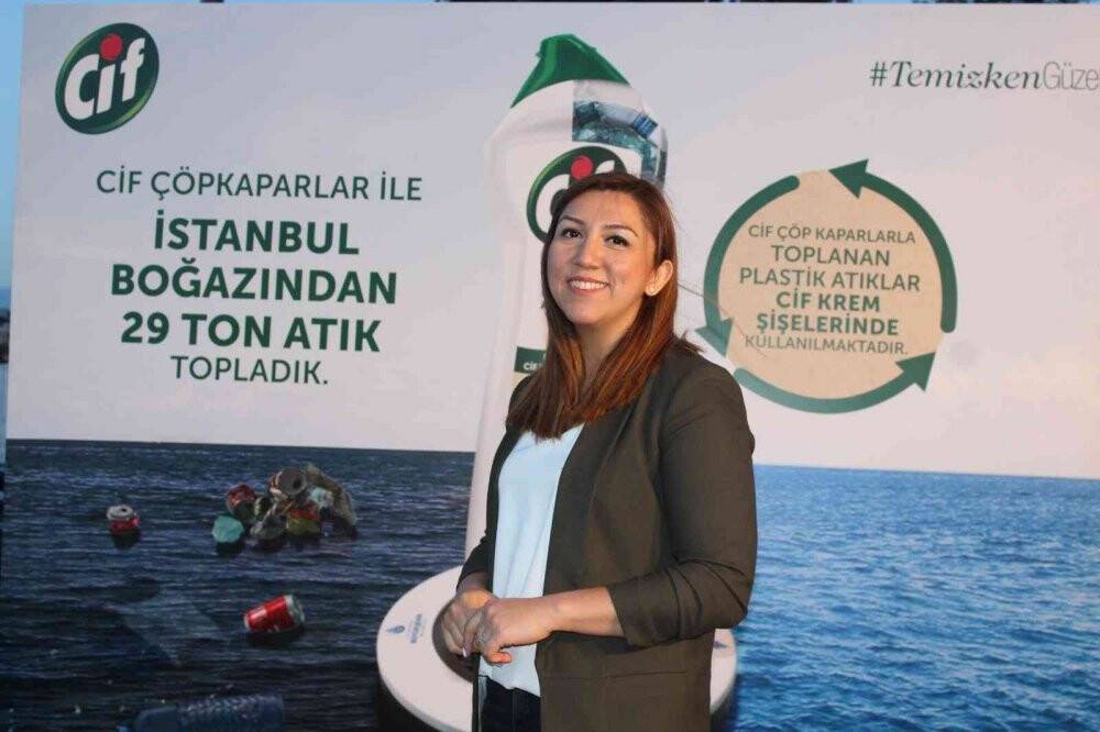 Dünya Çevre Günü’nde çöpkaparlardan ışık ve hologram gösterisi