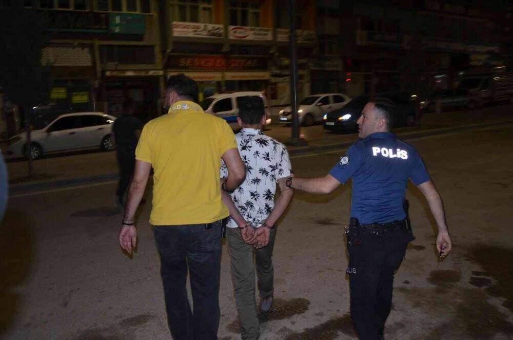 Konya’da boğazından ve göğsünden vurulan Afganlı ağır yaralandı