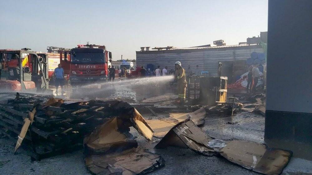 Palet deposunda çıkan yangın korkuttu