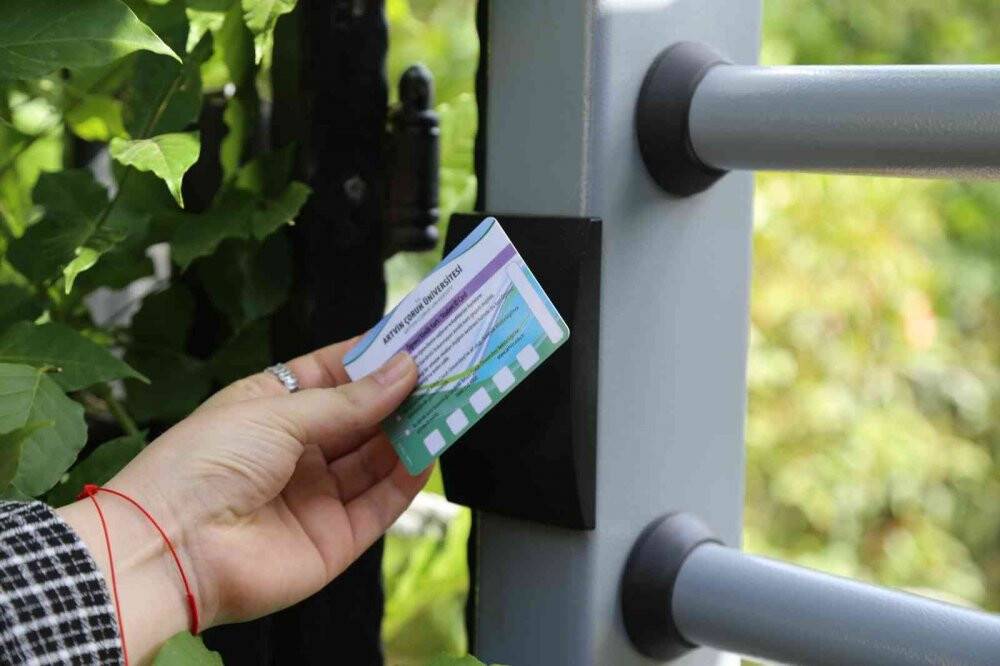 Türkiye’nin ilk turnikeli asma köprüsü Artvin’de