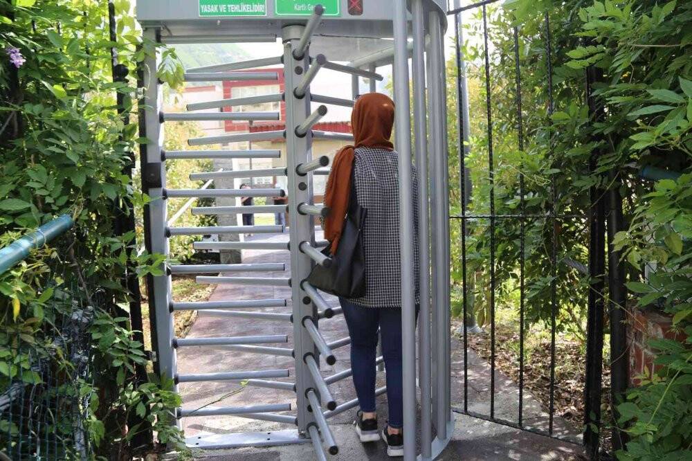 Türkiye’nin ilk turnikeli asma köprüsü Artvin’de