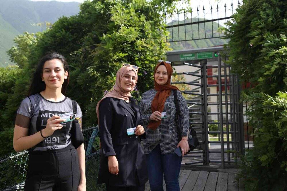Türkiye’nin ilk turnikeli asma köprüsü Artvin’de