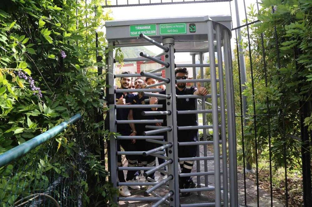 Türkiye’nin ilk turnikeli asma köprüsü Artvin’de