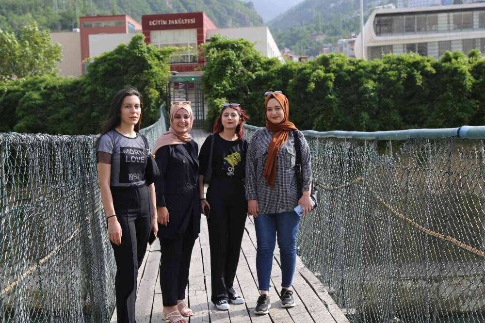 Türkiye’nin ilk turnikeli asma köprüsü Artvin’de