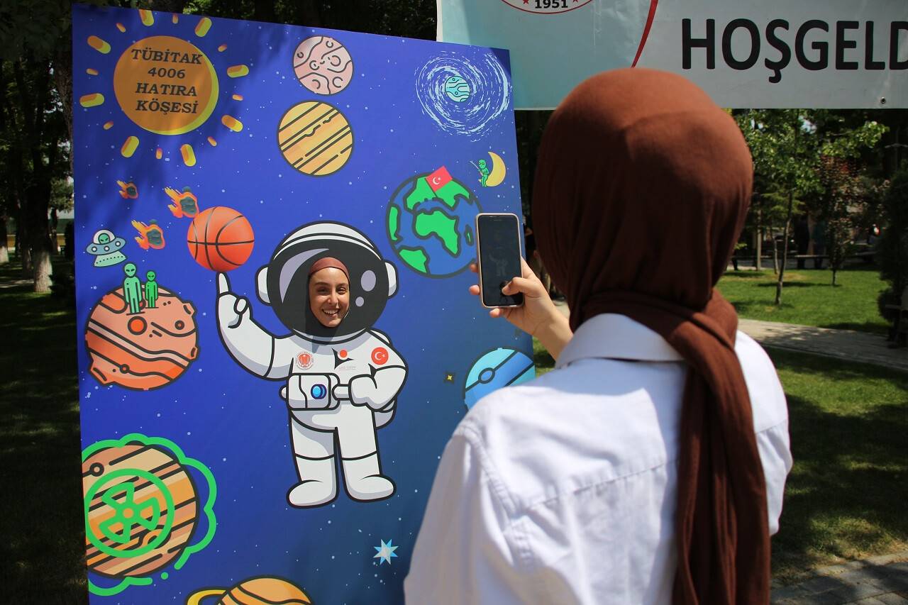 aa-20220607-28092649-28092648-konyada-2-tubitak-4006-bilim-fuari-ve-yaz-senligi-yapildi.jpg