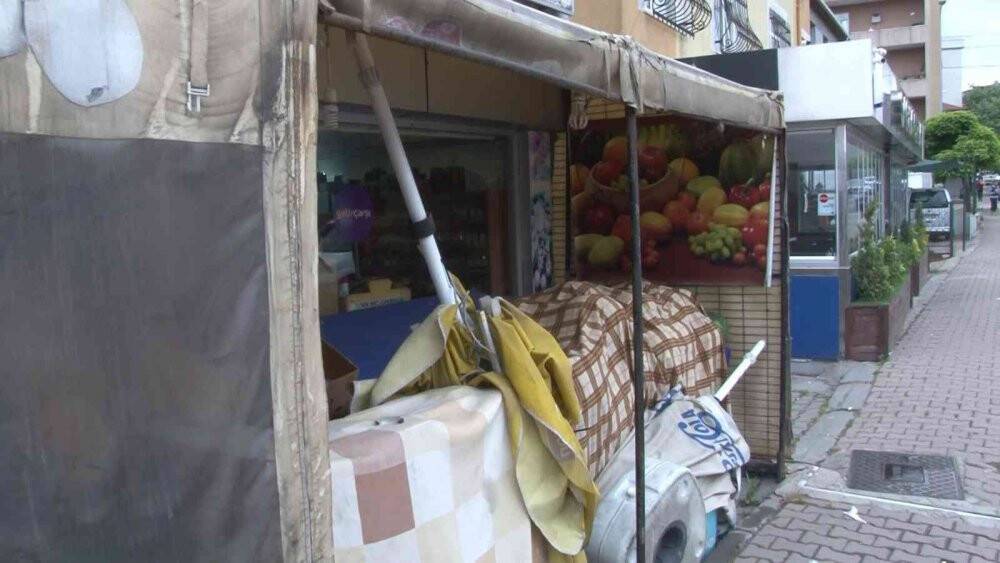 İstabul'da levyeli soygun: 80 bin liralık sigara çaldılar