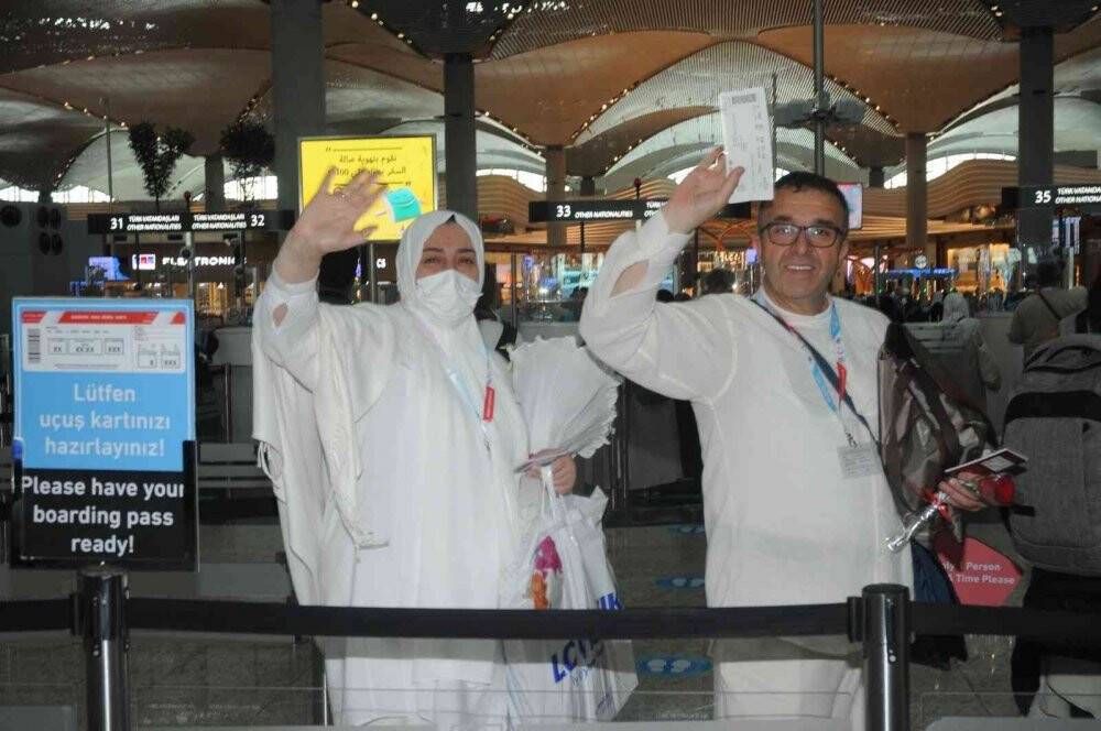 İstanbul Havalimanı’ndan ilk hac kafilesi dualarla uğurlandı