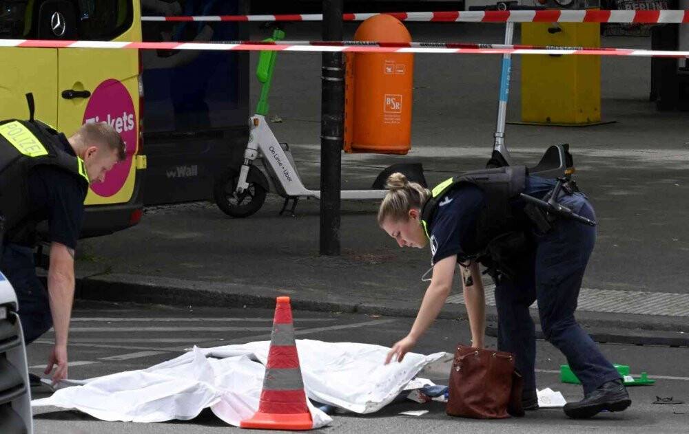 Almanya’da bir araç kalabalığın arasına daldı: 1 ölü, 30 yaralı